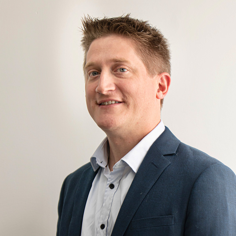 Simon Bond